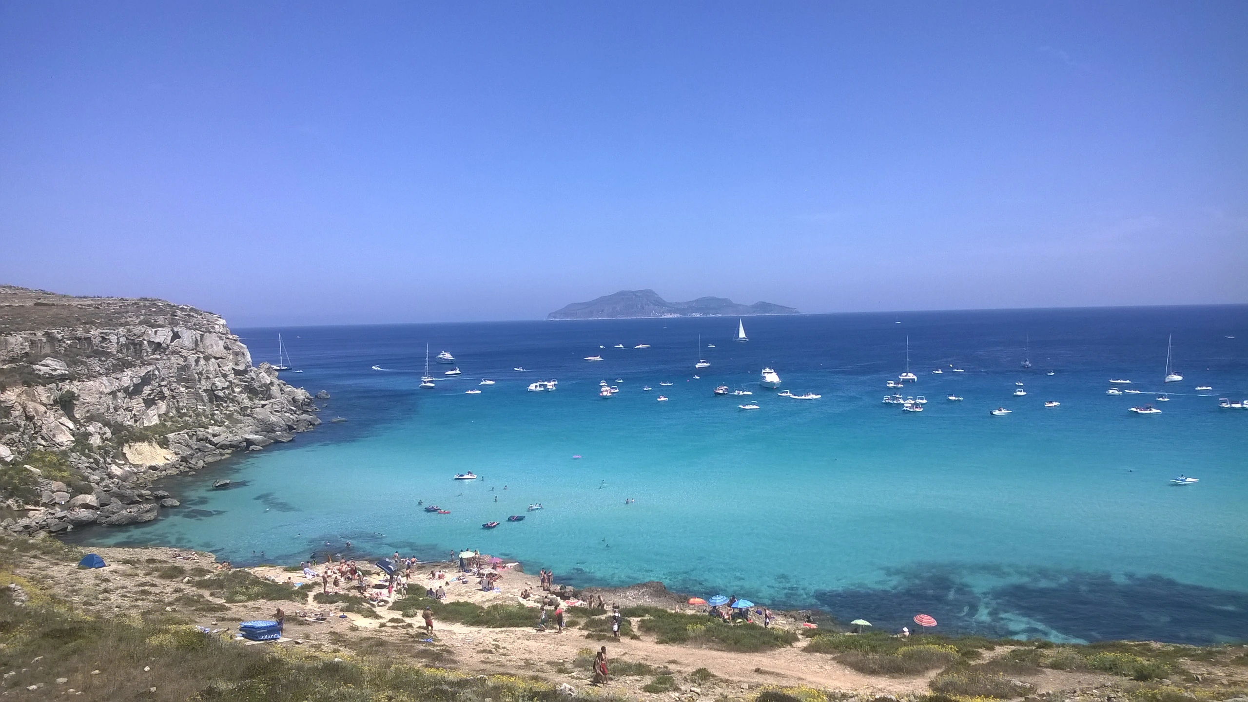 Il mare turchese di Cala Rossa a Favignana